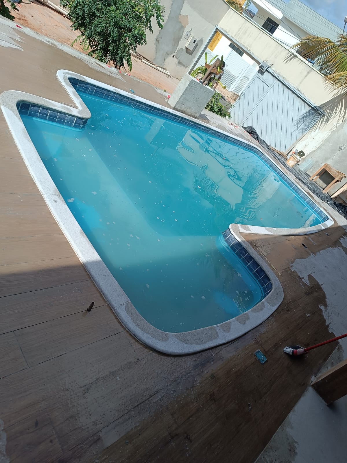 Piscina Revestida em Mármore